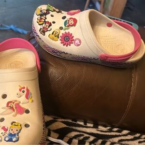 CROCS White Clog with Pink Heel Strap and Multicolor Charms